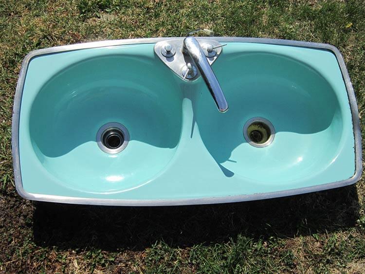 sink with egg shaped bowls