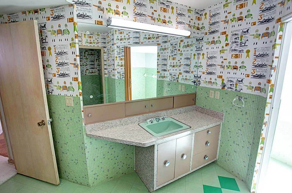wonderful vintage bathroom with vintage wallpaper