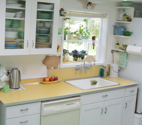 vintage-yellow-kitchen