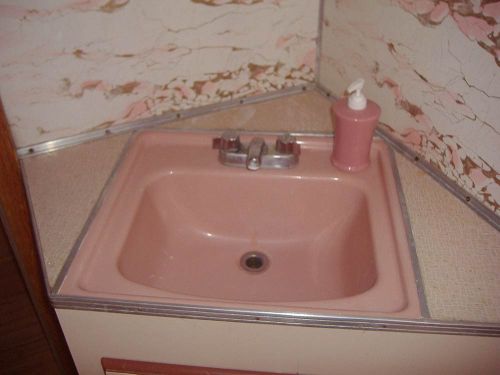 retro-pink-bathroom-sink