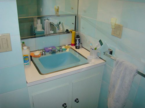 Paul Paints 3 Fiberglass Bathroom Sinks Diffe Colors At An Auto Retro Renovation - Fiberglass Vintage Bathroom Sinks