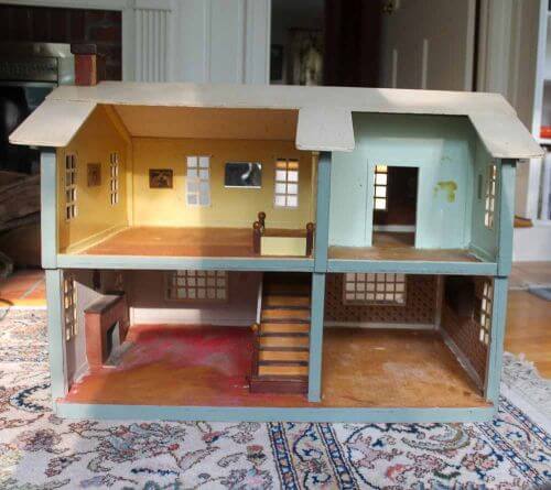 Dolls House  Pediment     C22 