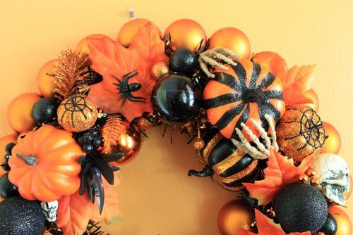 Halloween ornament wreath