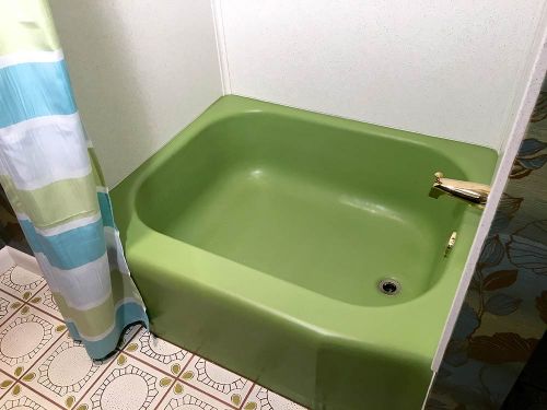 1970s bathroom retro