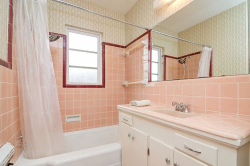 1950s pink bathroom