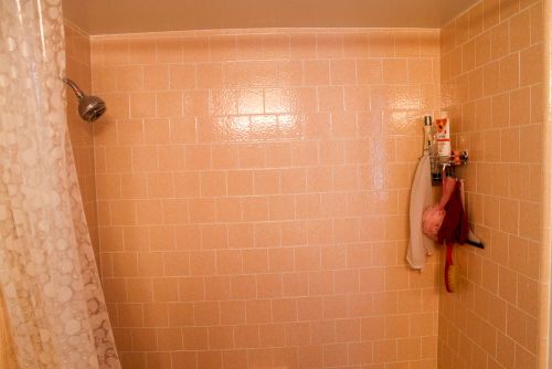 pink-bathroom-tile