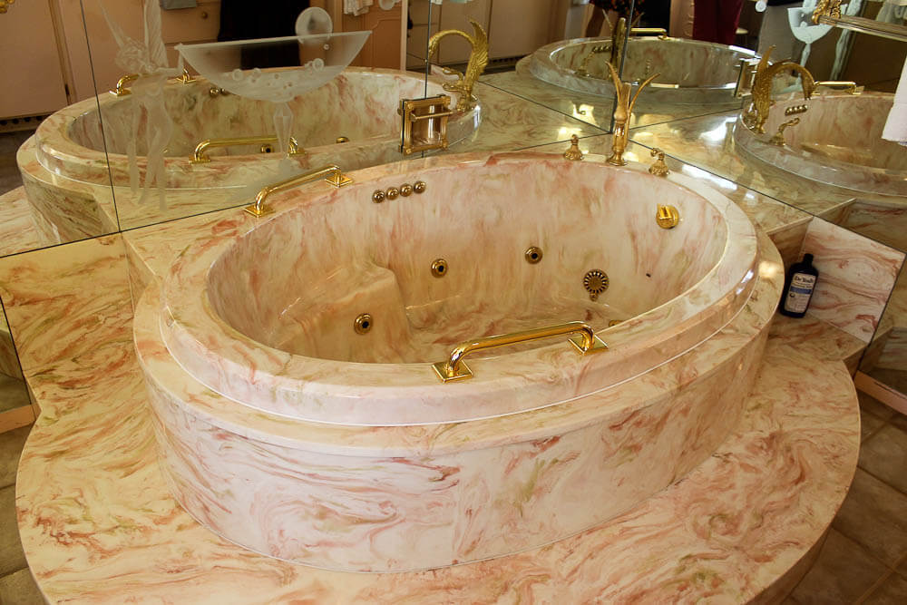 marble bathtub in jackie gaughan house