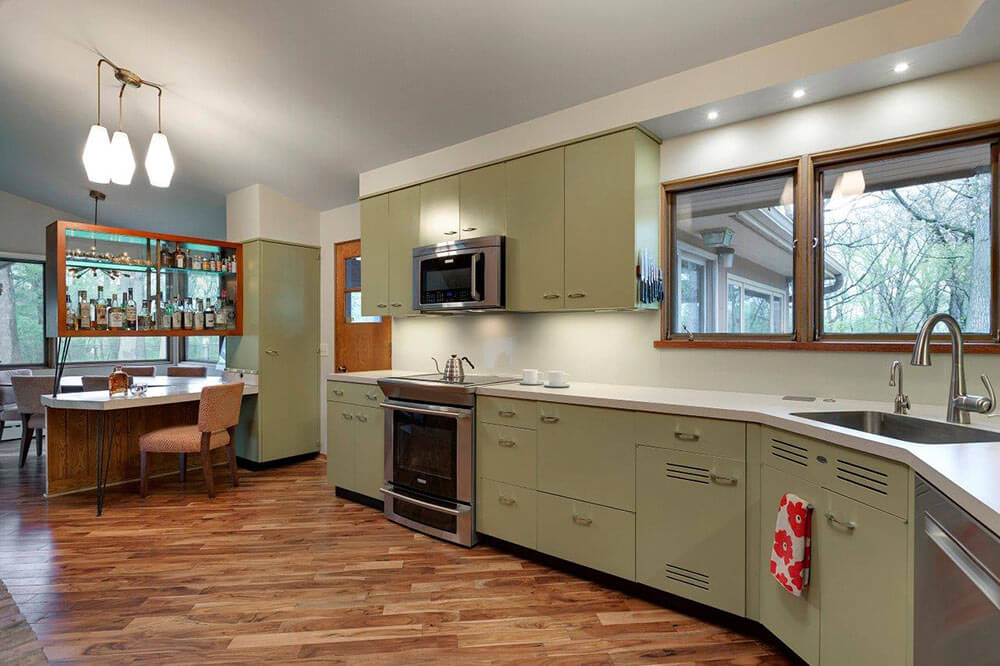 One ingenious couple + two sets of vintage St. Charles kitchen cabinets = a  gorgeous midcentury modern kitchen remodel - Retro Renovation