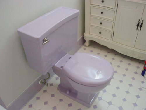 retro lavender bathroom