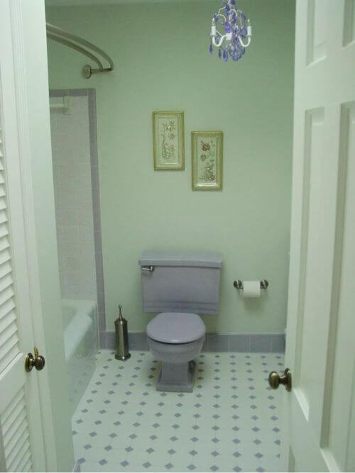 retro lavender bathroom