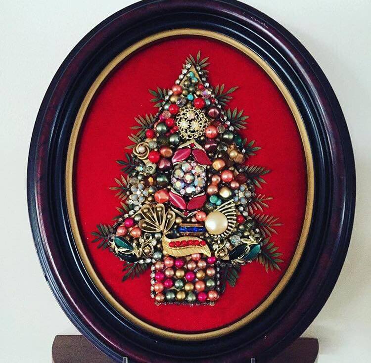 christmas-tree-made-from-costume-jewelry