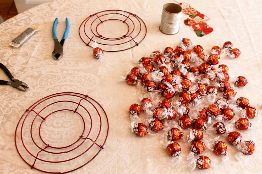 showing how to make a wreath from lindt chocolates