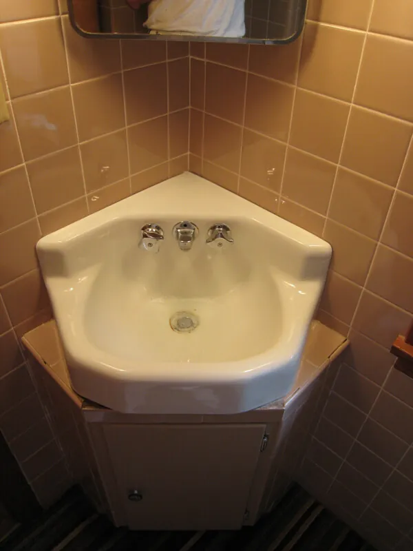 bills-master-bathroom-2