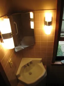 bills-master-bathroom-3