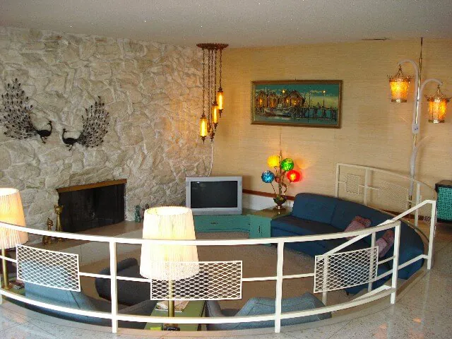 leslie-conversation-pit