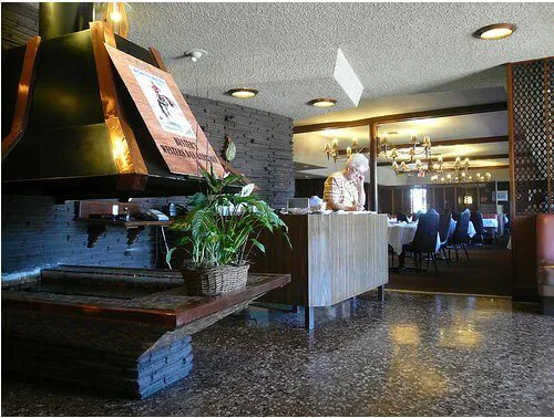 jericl-cat4 1960 retro restaurant La Villa Basque