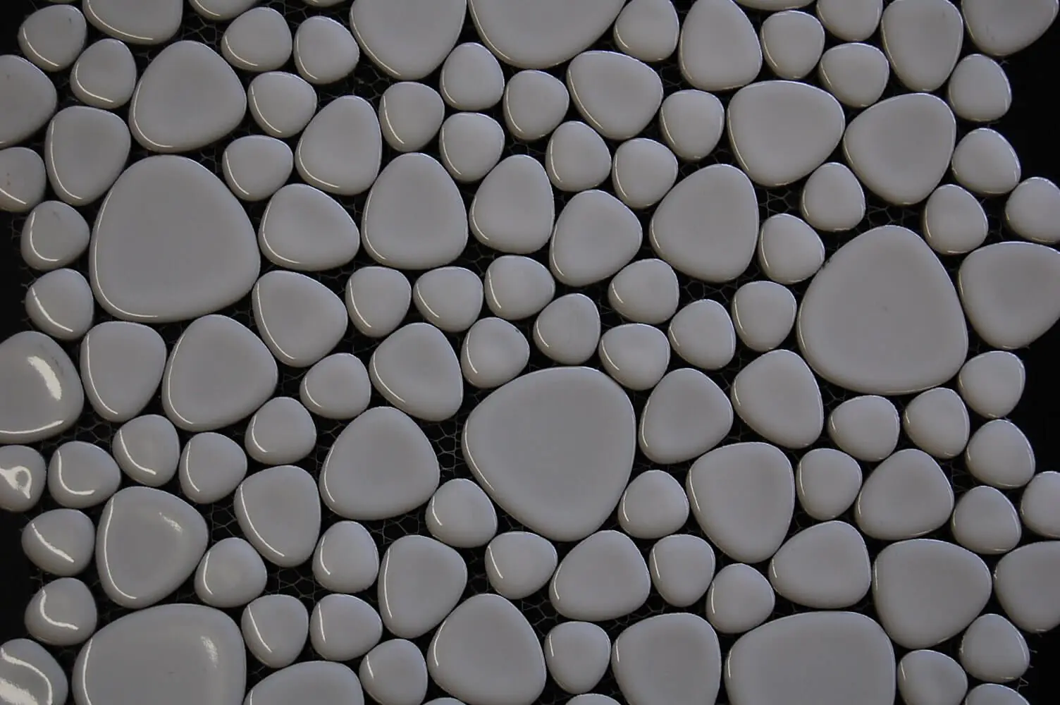 white-gloss-pebblestone