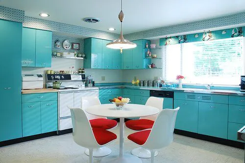 midcentury-kitchen-with-geneva-metal-kitchen-cabinets