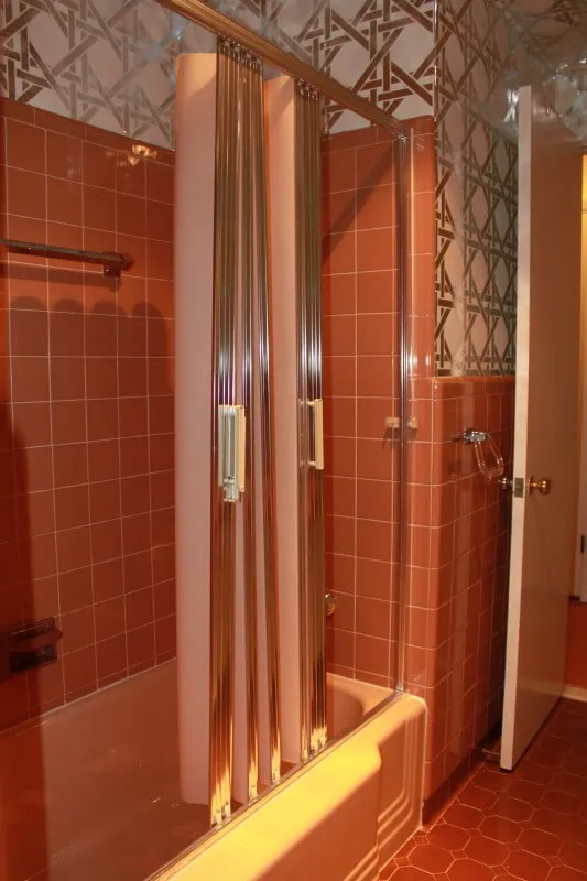 pink-bathroom-folding-shower-doors-metallic--wallpaper