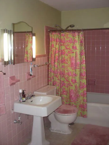 pink-bathroom-painted-green
