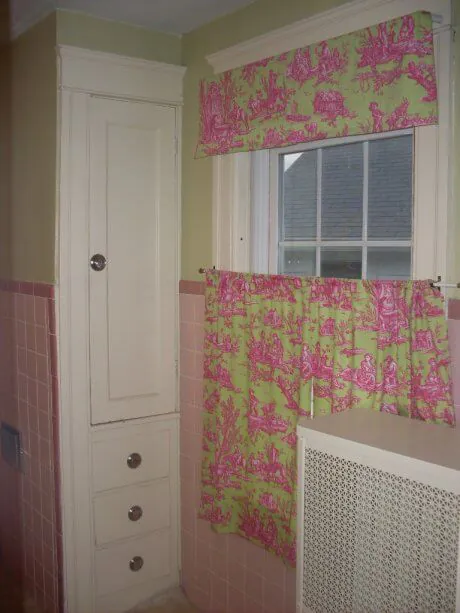 toile-curtains-for-the-bathroom