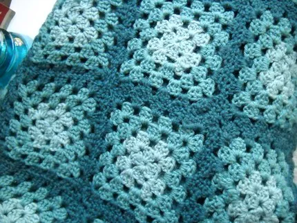 vintage-blue-granny-square-afghan vintage-blue-granny-square-afghan