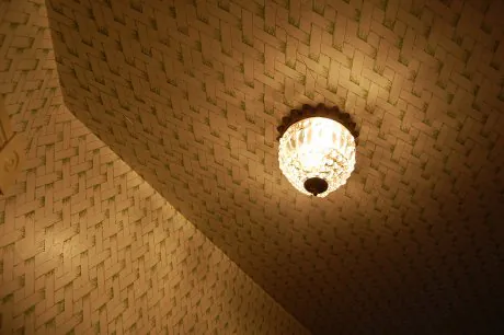 wallpaper-on-the-ceiling-in-the-foyer wallpaper-on-the-ceiling-in-the-foyer