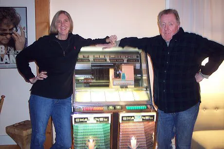 bob-and-kaarin-and-their-seeburg-juke-box bob-and-kaarin-and-their-seeburg-juke-box