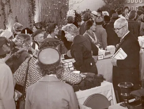 crowds-early-home-and-garden-show