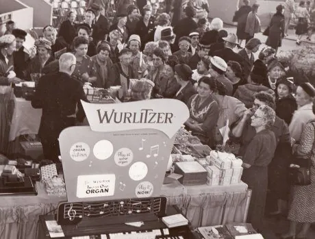 crowds-early-home-show