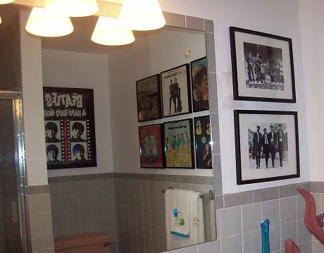 beatles-memorabilia-in-jills-1960s-bathroom