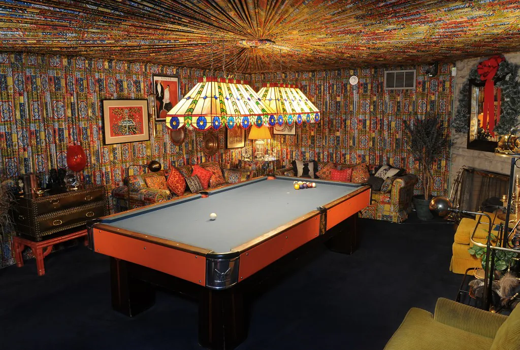 Graceland-Billiard-Game-Bar
