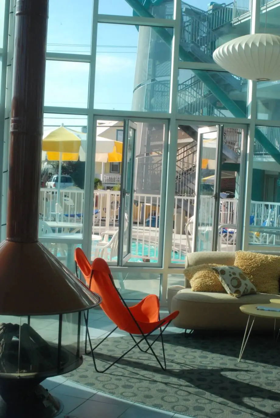 retro-mid-century-room