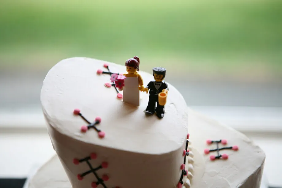 retro-rockabilly-lego-wedding-cake