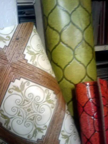 vintage-avocado-vinyl-flooring flooring for a 1970s house