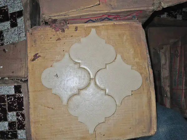 NOS-1970s-bathroom-tile-copyright-retro-renovation-2