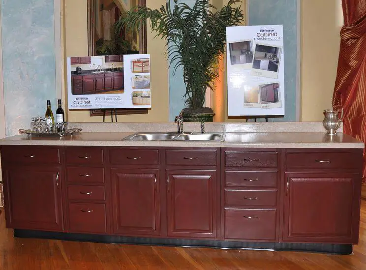 kitchen-cabinets-painted-with-rustoleum-cabinet-transformations