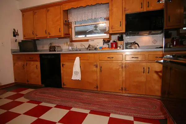 1964 kitchen with lineoluem floors