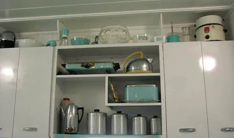 retro-shelving turquoise kitchen accessories