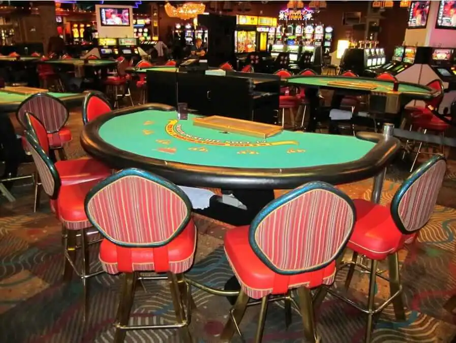 liquidation-sale-the-sahara-hotel blackjack table at the sahara