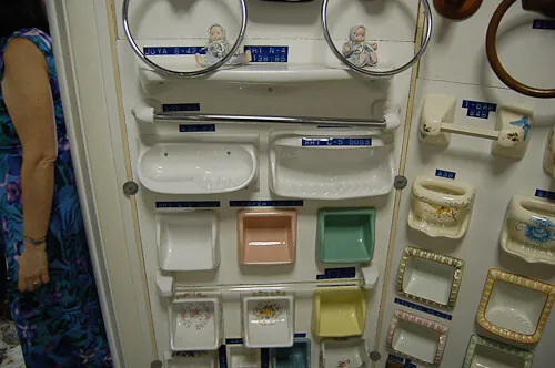 colored-soap-dishes-from-world-of-tile-retro-renovation-6 vintage NOS ceramic soap dishes