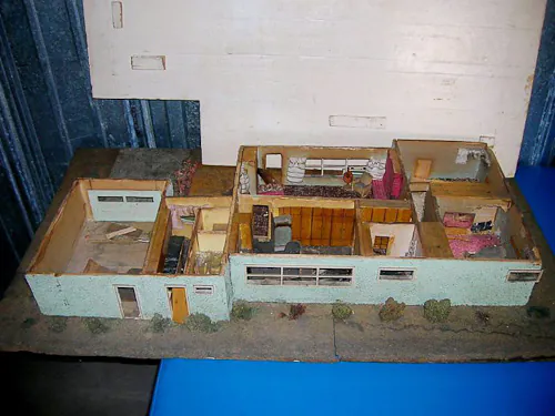 midcentury-modern-dollhouse-worn midcentury modern dollhouse decay