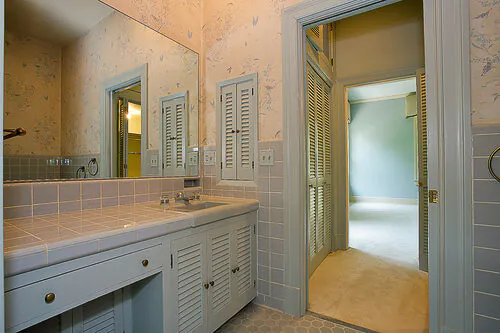 1950s-bathroom blue bathroom