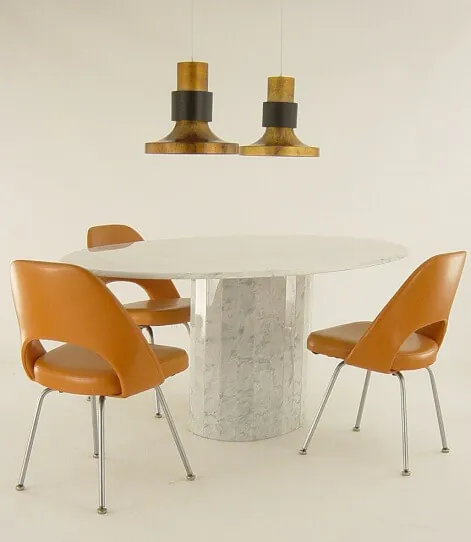 lightolier-pendants-over-table