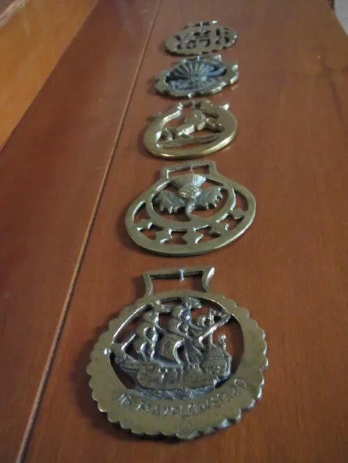 early-american-decorating vintage horse buckles