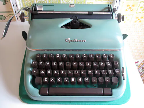 optima elite 3 vintage typewriter