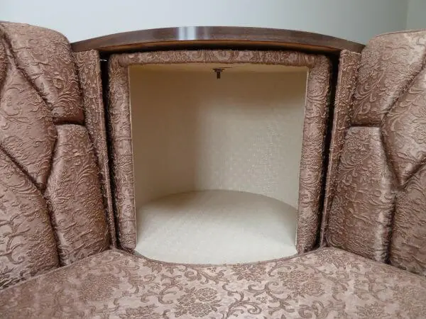 vintage-sofa-with-hideaway-storage