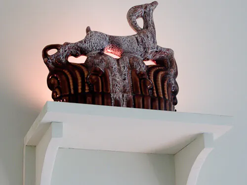 vintage-tv-lamp-wall-red-lion-inn-stockbridge-14