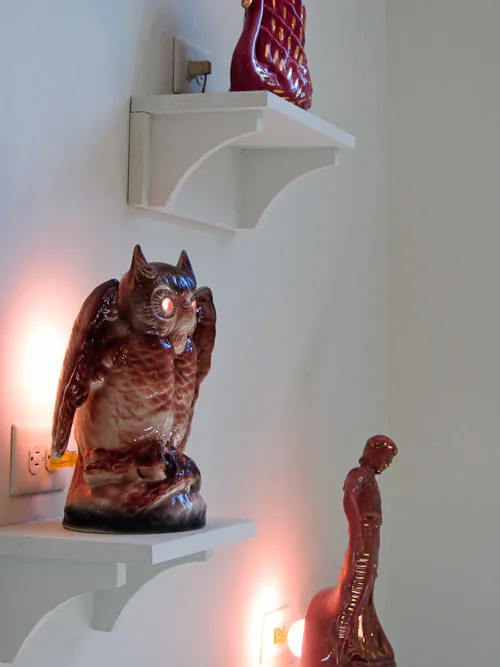 vintage-tv-lamp-wall-red-lion-inn-stockbridge-17
