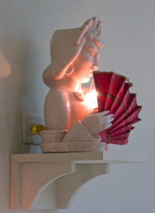 vintage-tv-lamp-wall-red-lion-inn-stockbridge-20